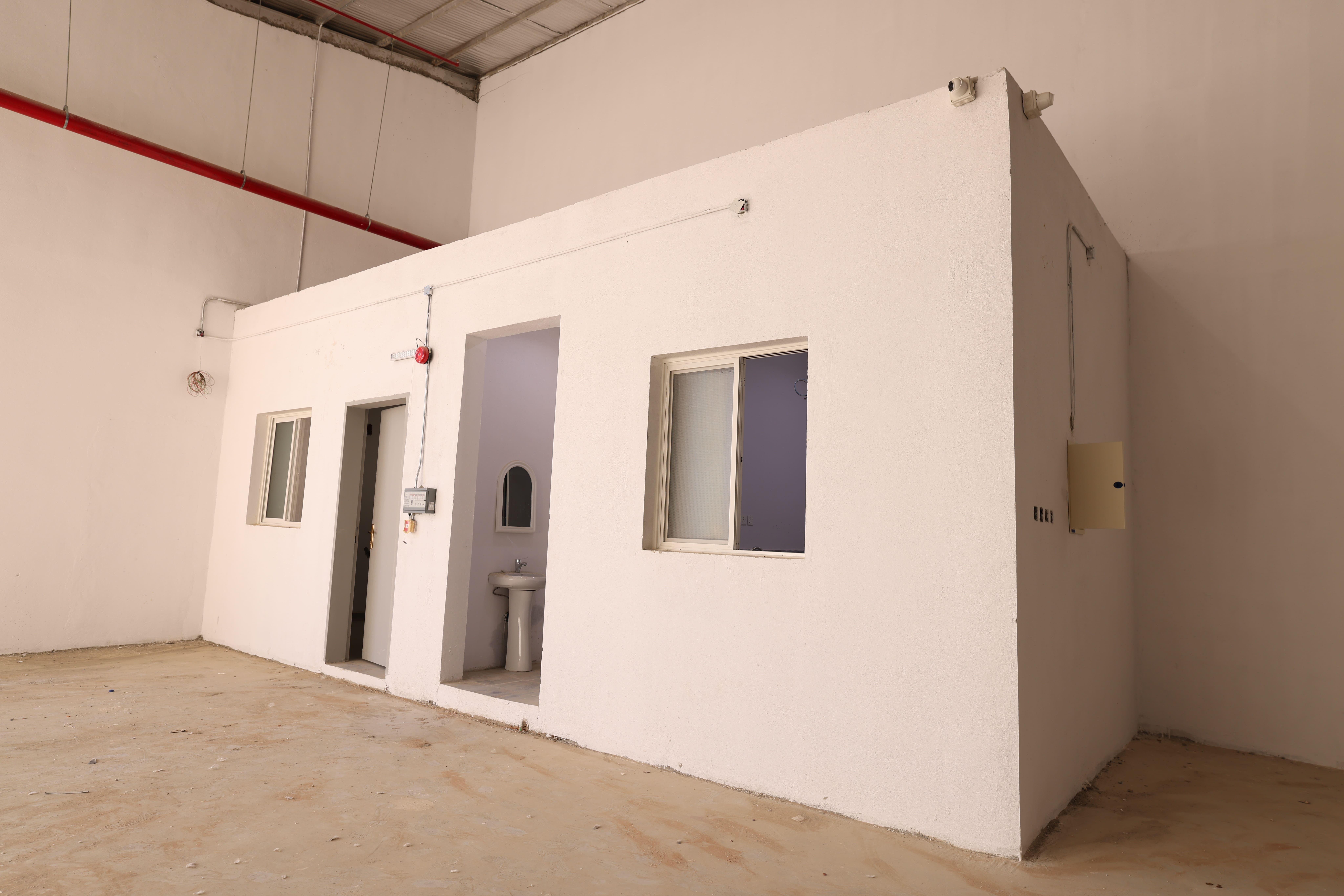 مستودعات للإيجار لتخزين البضائع العامة  العنوان الرياض حي الغنامية طريق الحائر . - 4