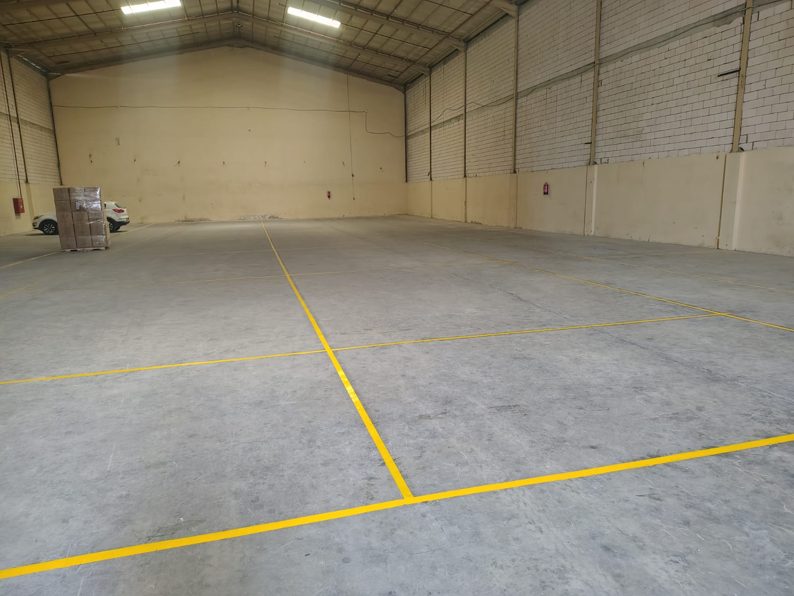 Various storage areas in a prime location - 9